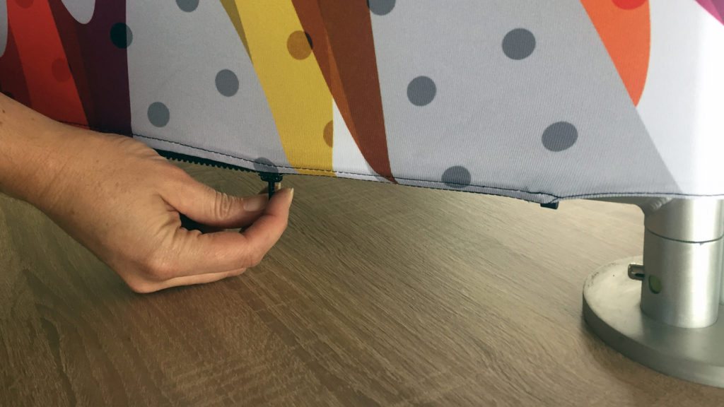 Fermeture éclair de l'habillage textile d'un stand Contour